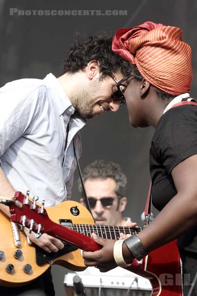 MELISSA LAVEAUX - 2013-07-19 - PARIS - Parvis de l'Hotel de Ville - 